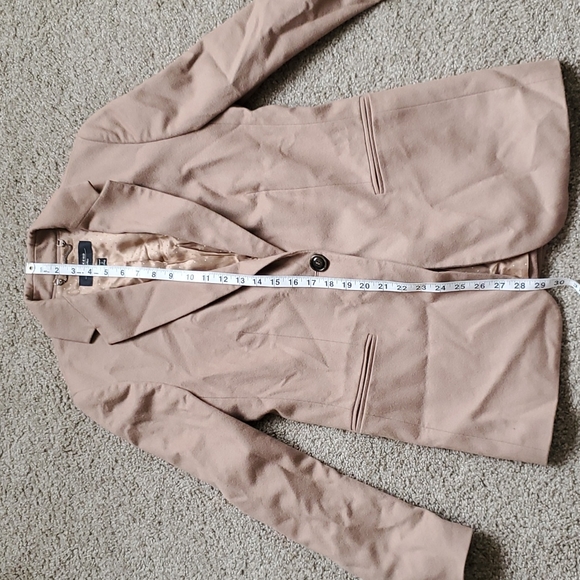 Like-new, lined MaxMara camel-colored wool blazer - Picture 6 of 10